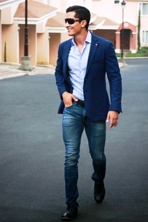 blue-sport-coat-with-jeans.jpg