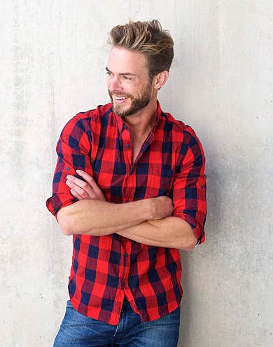 Guy wearing red plaid shirt for summers